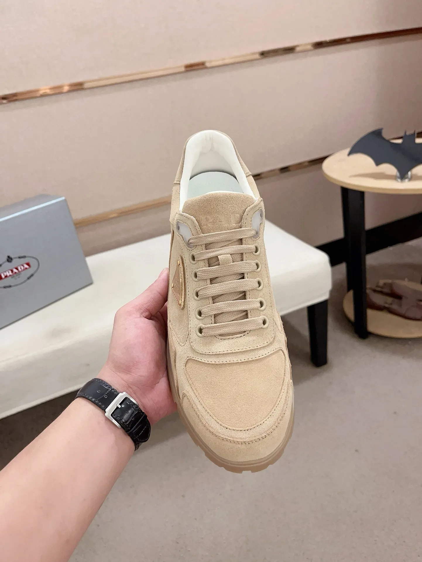 Men's shoes 💰 540💰 ✔️✔️✔️Higher version High-quality new PRADA (Prada) counters are launched at the same time. The new men's shoes and 😘 fabrics are made of high-tech glue-making technology. Lining: Full cowhide lining. 👍🏿 High-end ☄️ air-cushion molded anti-slip rubber outsole, exquisite lines, simple and elegant, comfortable and high-end for leisure travel. Code number: 38 to 44 (45 can be customized and cannot be returned or exchanged)